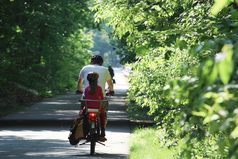 Shaping Paths Between Two Greenways